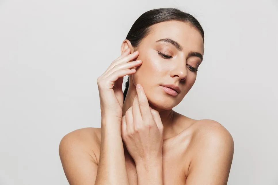 Летний детокс: как снять отеки и освежить лицо и тело